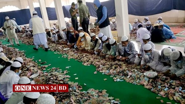 কিশোরগঞ্জে পাগলা মসজিদের দানবাক্স খোলা হয়েছে, চলছে গণনা