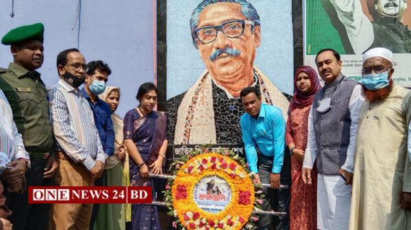 পাকুন্দিয়ায় বঙ্গবন্ধুর ম্যুরালে উপজেলা প্রশাসনের পুষ্পস্তবক অর্পন