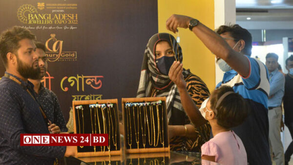 ক্রেতা-দর্শনার্থীর আনাগোনায় মুখরিত জুয়েলারি এক্সপো