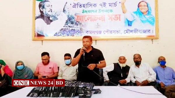 পৌরসভায় ৭ই মার্চ উপলক্ষে মাস্ক ও সুরক্ষা সামগ্রী বিতরণ