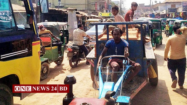 অবৈধ ট্রলি ও ট্রাক্টরে যানজট পরিনত কমলগঞ্জ