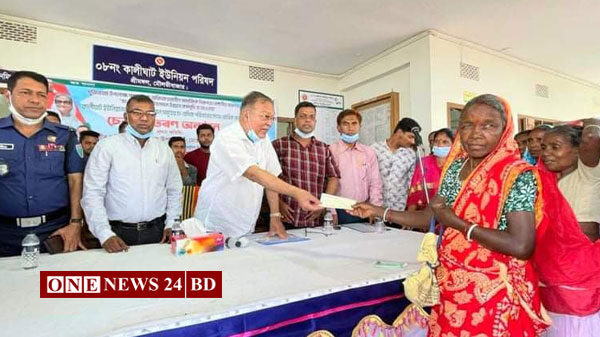 শ্রীমঙ্গলে চা শ্রমিকদের মাঝে সোয়া কোটি টাকার চেক বিতরণ 