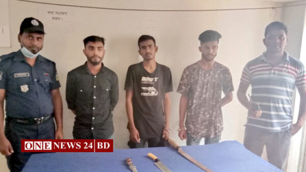 পাকুন্দিয়ায় ডাকাতির প্রস্তুতিকালে অস্ত্রসহ তিনজন গ্রেফতার