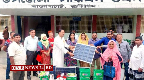 রাজারহাটে হতদরিদ্র পরিবারের মাঝে সোলার প্যানেল বিতরণ