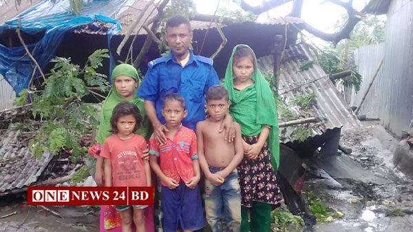 ঝড়ে লন্ডভন্ড গ্রাম পুলিশ বাদশা মিয়ার ঘর, রাত কাটাচ্ছে খোলা আকাশে নিচে