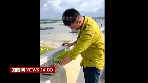 হাত দিয়ে পদ্মা সেতুর নাট-বল্টু খোলা যুবক আটক