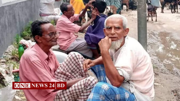ভালো নেই গ্রাম গঞ্জে পিড়িতে বসিয়ে চুল-দাড়ি কাটা নরসুন্দরেরা