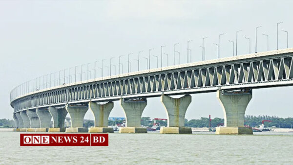৭ মিনিটে পদ্মা পার!