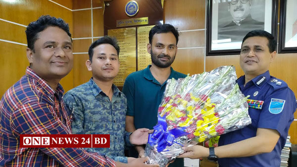 পুলিশ সুপারের সাথে রিপোর্টার্স এসোসিয়েশনের শুভেচ্ছা বিনিময়