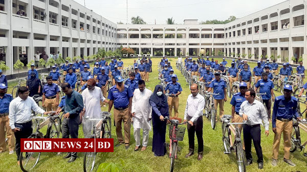 কিশোরগঞ্জে ১০৬৭ জন গ্রাম পুলিশের মাঝে বাইসাইকেল বিতরণ