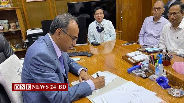 দায়িত্বভার গ্রহণ করলেন নতুন গভর্নর আব্দুর রউফ তালুকদার