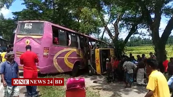 তাড়াশে বাস-ট্রাকের মুখোমুখী সংঘর্ষে নিহত ৩