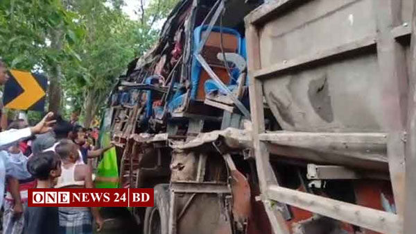 বাগেরহাটে গাছের সঙ্গে বাসের ধাক্কা, নিহত ২