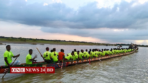 ব্রহ্মপুত্রে নৌকা বাইচ, নৌকা ডুবে নিখোঁজ ৩