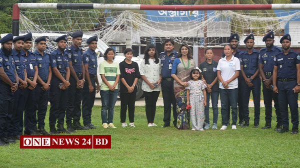 পাহাড়ের তিন ফুটবল কন্যা ও সহকারি কোচকে পুনাকের সংবর্ধনা