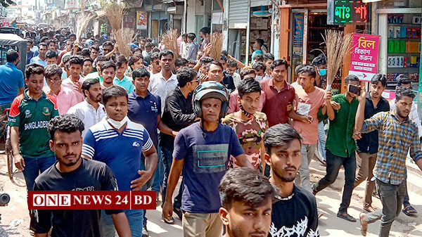 পাকুন্দিয়ায় নবগঠিত ছাত্রলীগের কমিটি বাতিলের দাবিতে ঝাড়ু মিছিল ও বিক্ষোভ
