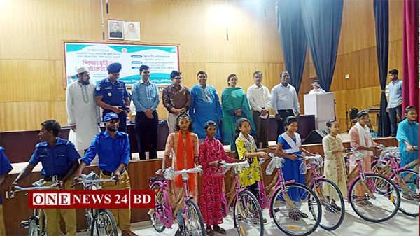 মৌলভীবাজারে ক্ষুদ্র নৃগোষ্ঠীর শিক্ষার্থীদের মাঝে বৃত্তি ও বাইসাইকেল বিতরণ