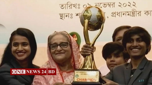 সাফজয়ী নারী ফুটবলারদেরকে প্রধানমন্ত্রীর সংবর্ধনা