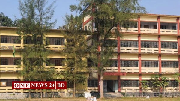 নকল ধরা পড়ায় তিন তলা থেকে লাফিয়ে পড়লো ছাত্রী