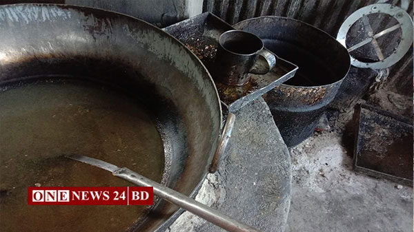 তাড়াইলের "মালিক ভরসা" বেকারিতে অস্বাস্থ্যকর পরিবেশে খাদ্য তৈরি