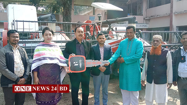 পাকুন্দিয়ায় সরকারী ভর্তুকির কম্বাইন হার্ভেস্টার যন্ত্র বিতরণ