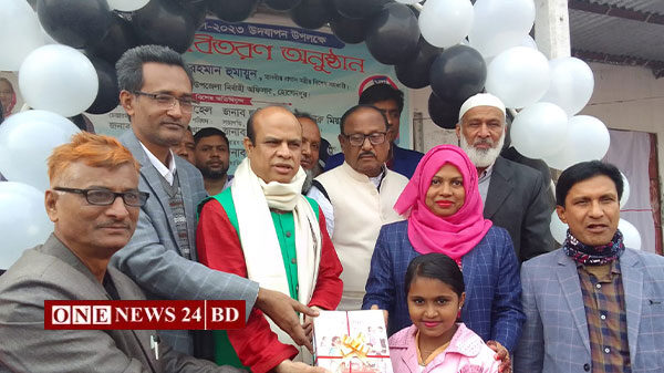 হোসেনপুরে বিনামূল্যে পাঠ্যপুস্তক বিতরণ উৎসব