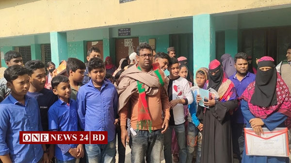 শিক্ষকদের দ্বন্দ্বে স্কুল বন্ধ, বই না পেয়ে বাড়ি ফিরলো শিক্ষার্থীরা
