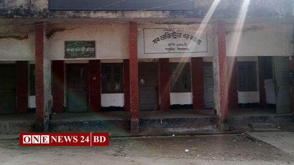 নানা সমস্যায় জর্জরিত পাকুন্দিয়া সাব রেজিষ্ট্রি অফিস