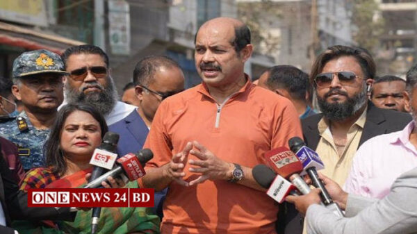 খালপাড়ের অবৈধ স্থাপনা সরানোর হুঁশিয়ারি
