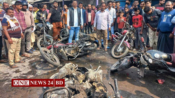 সিরাজগঞ্জে আওয়ামী লীগ-বিএনপি সংঘর্ষ, ৮ মোটরসাইকেল ভাঙচুর-আগুন
