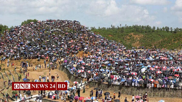 কাঁটাতারের বাইরে রোহিঙ্গাদের খেলাধুলা বন্ধে পুলিশের মাইকিং
