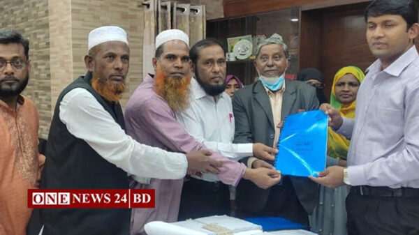প্রধানমন্ত্রীর কাছে প্রাথমিক শিক্ষকদের তিন দাবি