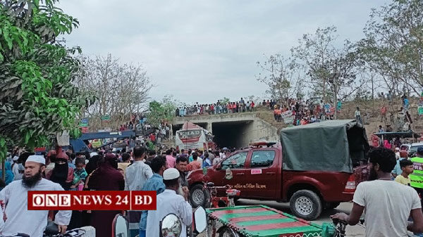 নিহতদের পরিবারকে ২০ হাজার টাকা করে প্রদান