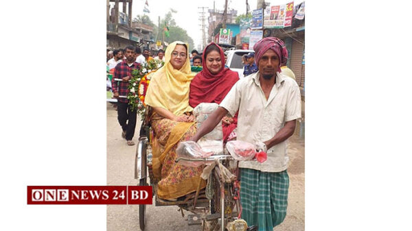 বঙ্গবন্ধুর জন্মদিনে রিক্সায় চড়ে র‍্যালিতে নেতৃত্ব দেন এমপি লিপি