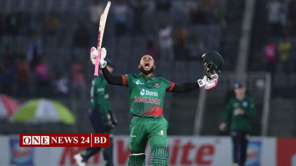 রেকর্ড গড়ে মুশফিকের সেঞ্চুরি
