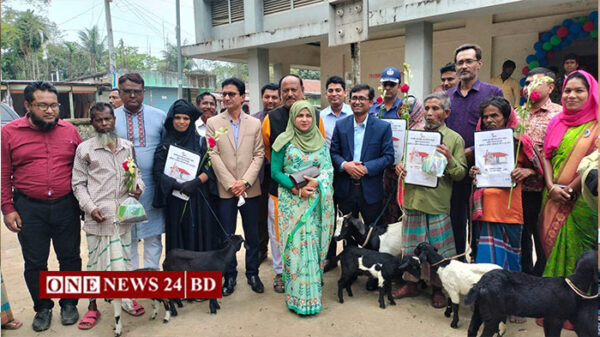 হোসেনপুরে ১১টি ভূমিহীন পরিবার পেলো নতুন ঘর