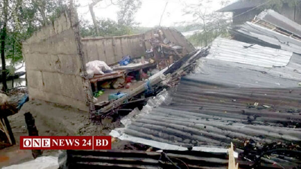 সাতক্ষীরায় ১০ মিনিটের কালবৈশাখী, বাড়িঘর বিধ্বস্ত-জেলে নিখোঁজ