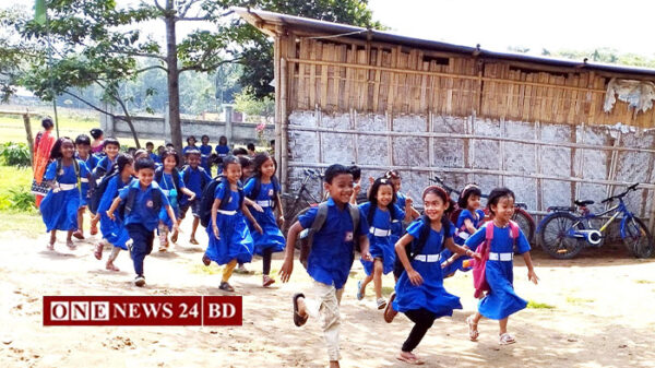 ঈদের ছুটির আনন্দে আত্মহারা শিশুরা