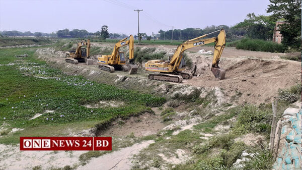পাকুন্দিয়ায় নরসুন্দা নদী খননের মাটি বিক্রি করছে চেয়ারম্যানের ভাই