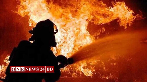 রাজধানীর চকবাজারে আগুন, নিয়ন্ত্রণে ৭ ইউনিট