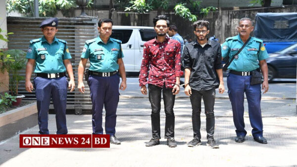 ভুয়া আইডি দি‌য়ে গ্রুপ খুলে জাল টাকা বিক্রির প্রচার-প্রচারণা চালাতো চক্রটি