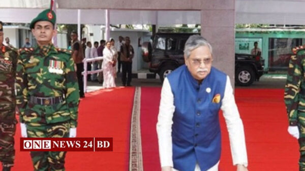 টুঙ্গিপাড়ায় জাতির পিতার সমাধিতে রাষ্ট্রপতির শ্রদ্ধা
