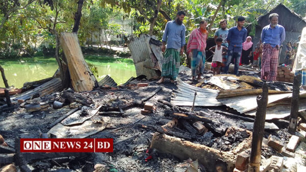 হোসেনপুরে আগুনে পুড়ল কুটির শিল্প ব্যবসায়ীর স্বপ্ন