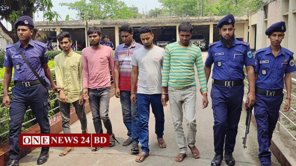 নওগাঁয় ১২ জন ডাকাত আটক, ট্রাক, ৩৪২ বস্তা আতপ চাল, টাকা উদ্ধার 