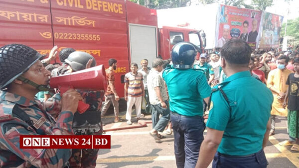 বঙ্গবাজারে অগ্নিকাণ্ড: ১৪ প্লাটুন বিজিবি মোতায়েন