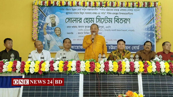 গুইমারা উপজেলায় ১৮২৮জনের মাঝে সোলার হোম সিস্টেম বিতরণ