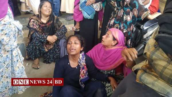 বিকট শব্দের পর দেখি গাড়ির আশপাশে খালি রক্ত আর মানুষ