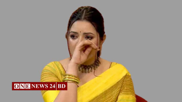 লাইভে এসে অঝোরে কাঁদলেন পরীমণি, চাইলেন ডিভোর্স