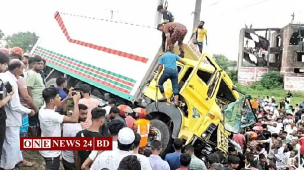 কাভার্ডভ্যান-পিকআপ সংঘর্ষে দুই তরুণ ফুটবলারসহ নিহত ৩