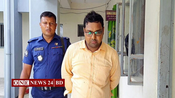 স্কুলছাত্রীকে শ্লীলতাহানির অভিযোগে শিক্ষক গ্রেপ্তার